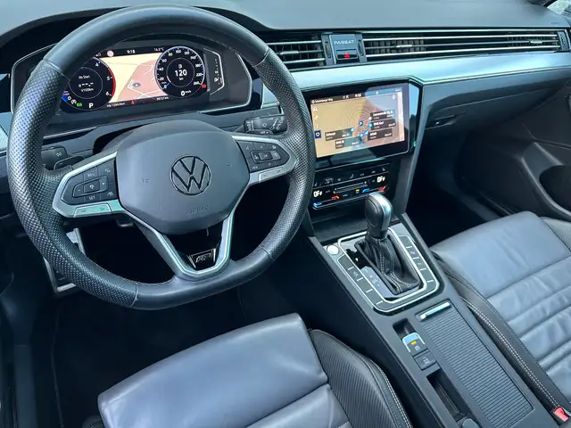 Volkswagen Passat view 11