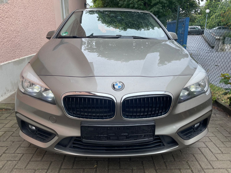 BMW 218 i Active Tourer Navi,PDC TÜV 5/27!!! — photo 2