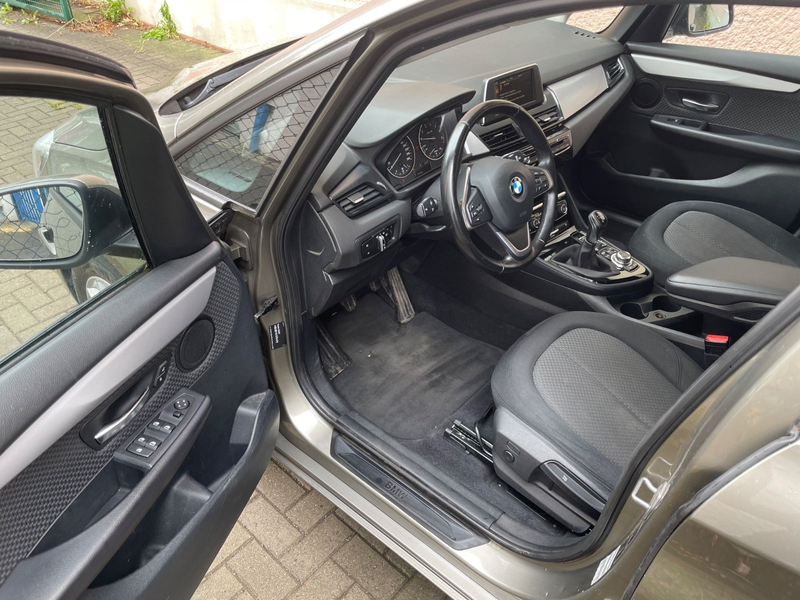 BMW 218 i Active Tourer Navi,PDC TÜV 5/27!!! — photo 8
