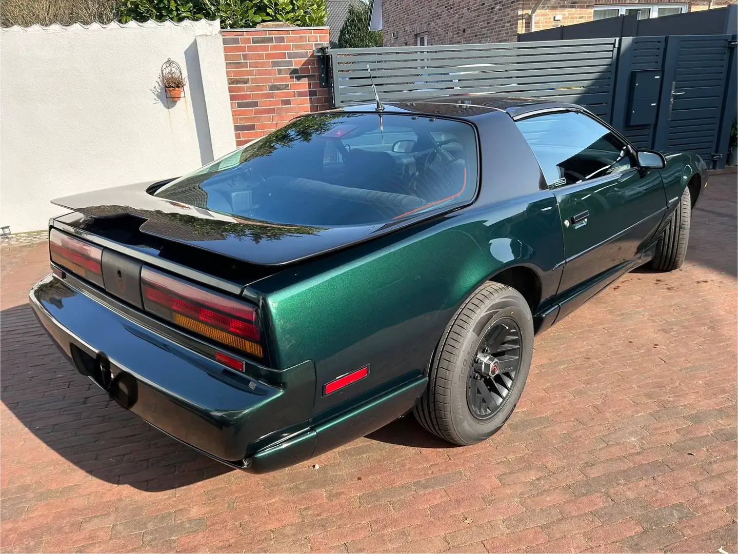 Pontiac Firebird Automatik, T-Tops, Soft close Heckklappe, TÜV neu - 1