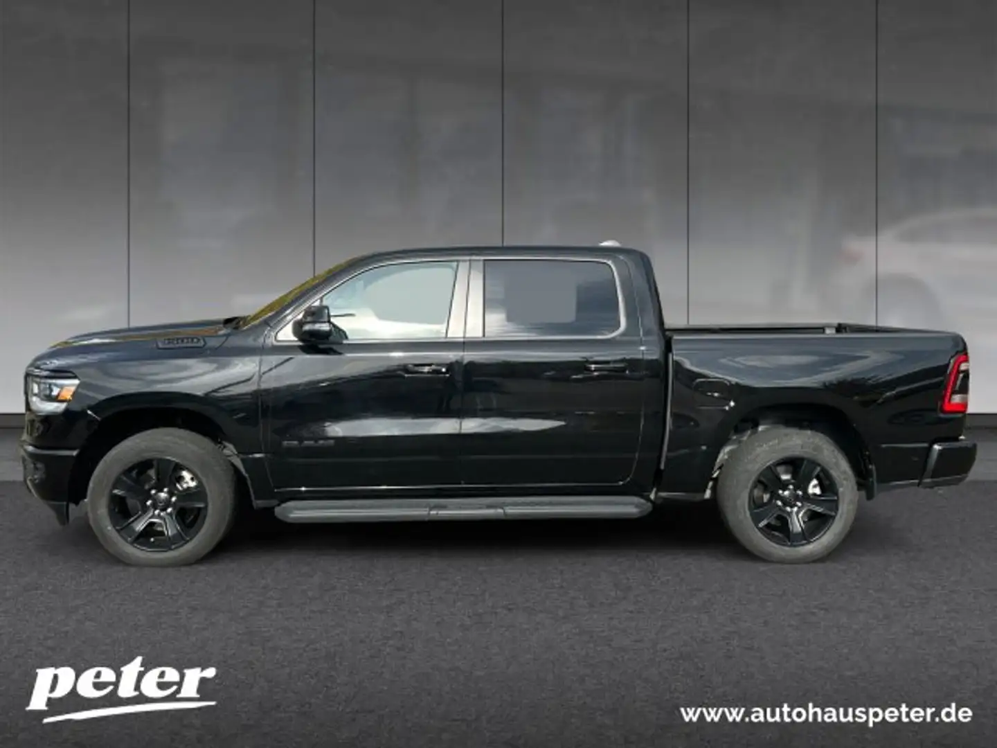 Dodge RAM RAM 1500 Big Horn Crew Cab V8 Night Edition LPG Schwarz - 2