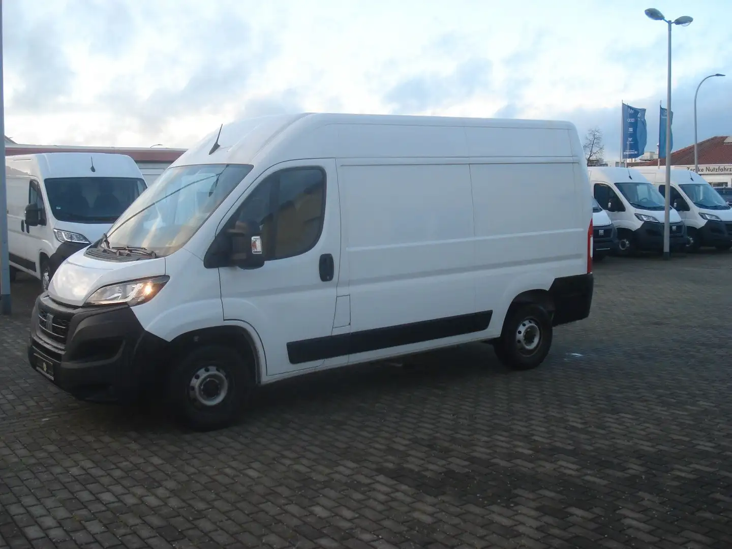 Fiat Ducato Hochr.-Kasten 33 120 L2H2 49180Km Klima Weiß - 1