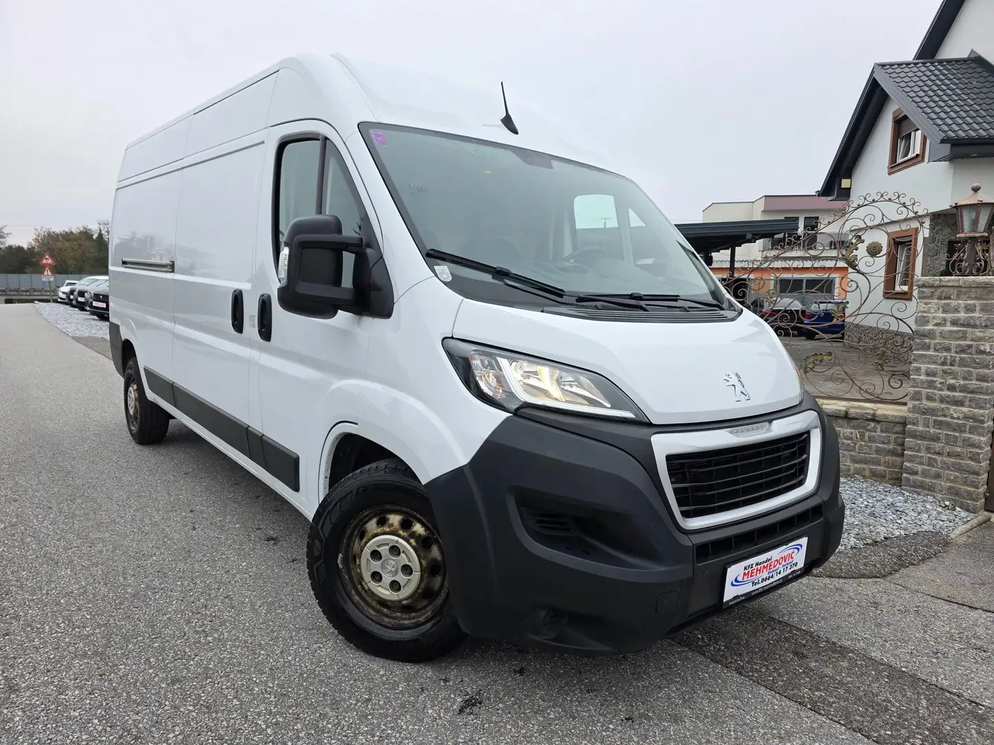 Peugeot Boxer 435 L3H2 Pro BlueHDi 165 Stop - 2