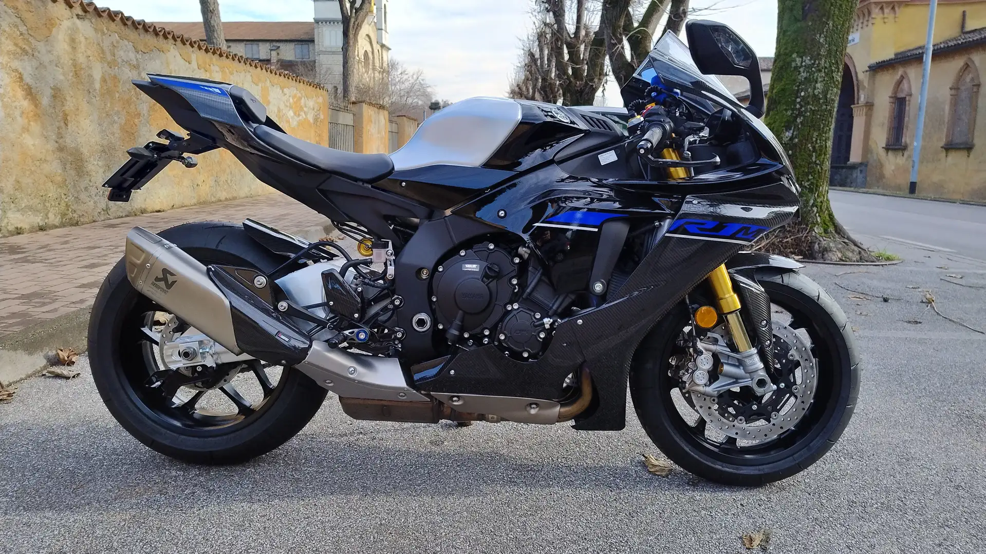 Yamaha YZF-R1 M Negro - 2