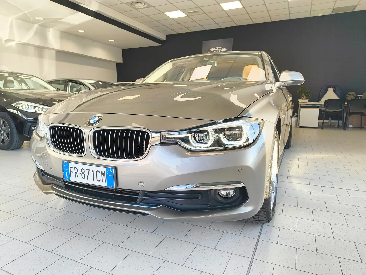 BMW 320 320d Touring Luxury auto Bronzo - 1