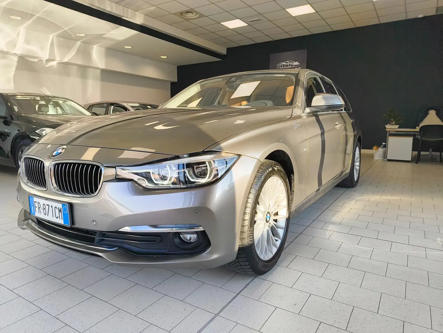 BMW 320 320d Touring Luxury auto Bronzo - 2