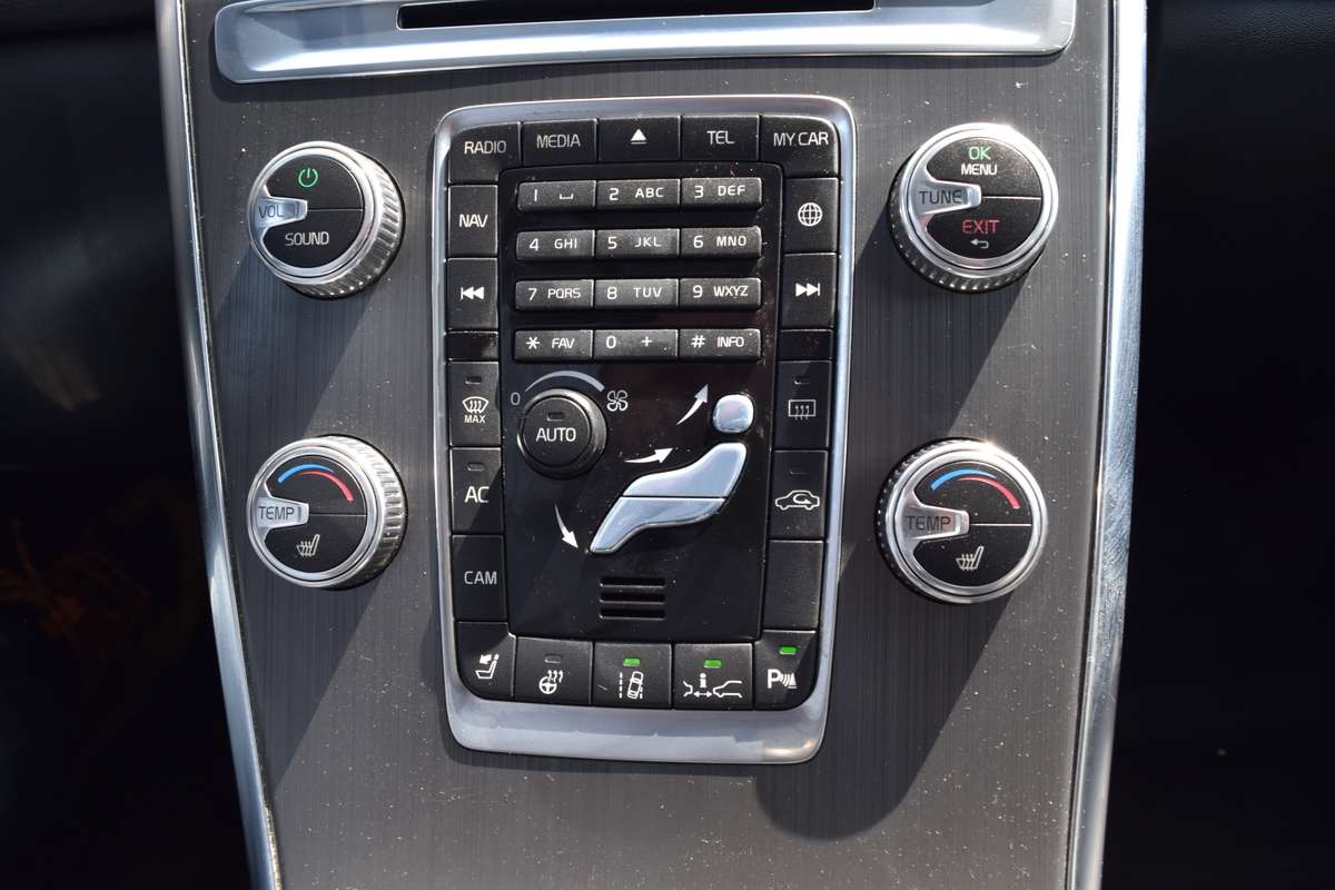 2016 Volvo XC60 T5 Special Edition Premier thumb 11