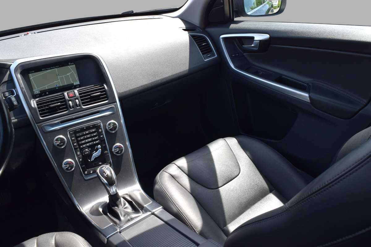 2016 Volvo XC60 T5 Special Edition Premier thumb 13