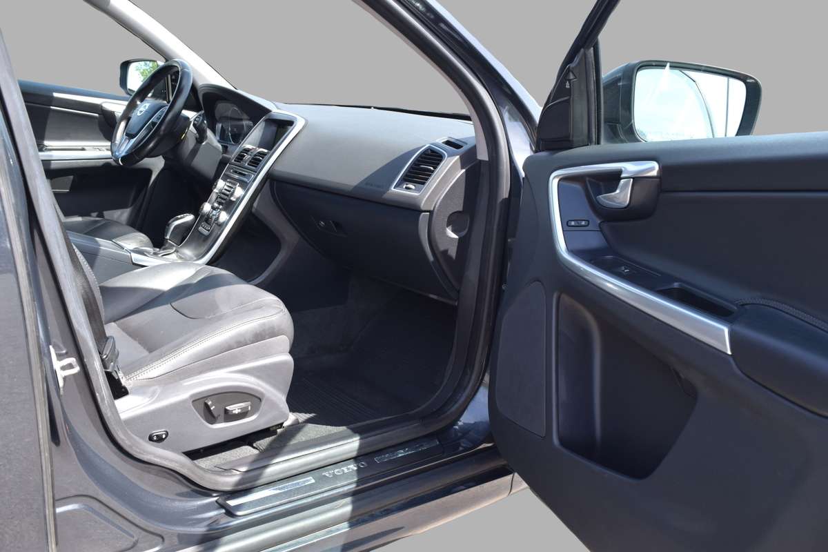 2016 Volvo XC60 T5 Special Edition Premier thumb 14