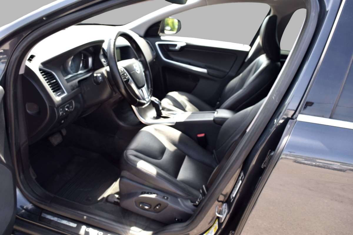 2016 Volvo XC60 T5 Special Edition Premier thumb 9