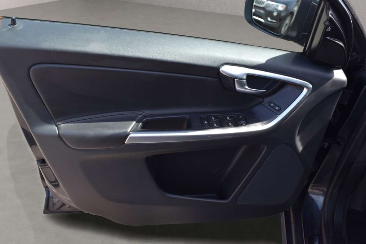 2016 Volvo XC60 T5 Special Edition Premier thumb 15