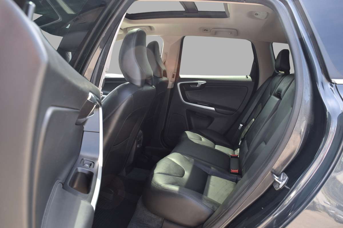 2016 Volvo XC60 T5 Special Edition Premier thumb 17