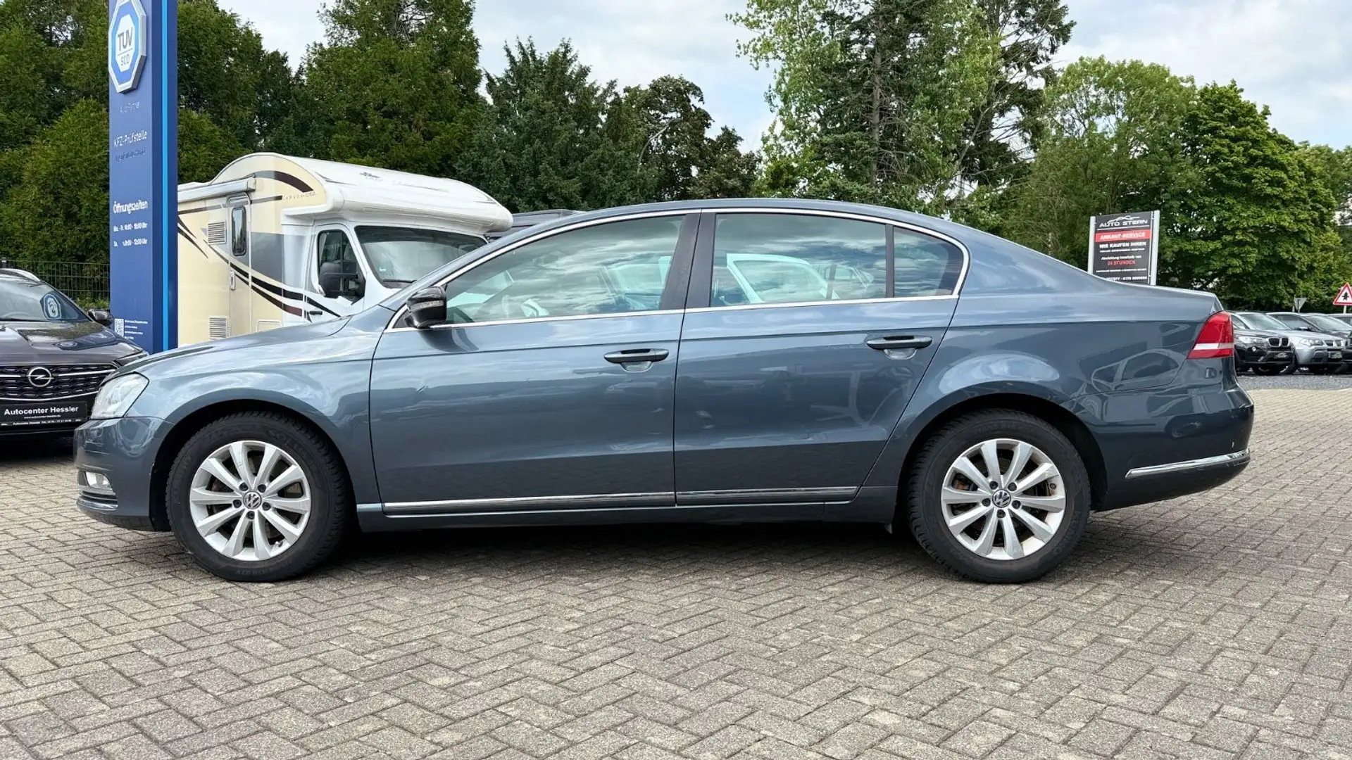 Volkswagen Passat 2.0 TDI BM Business Edition NAVI MASSAGE Grau - 2
