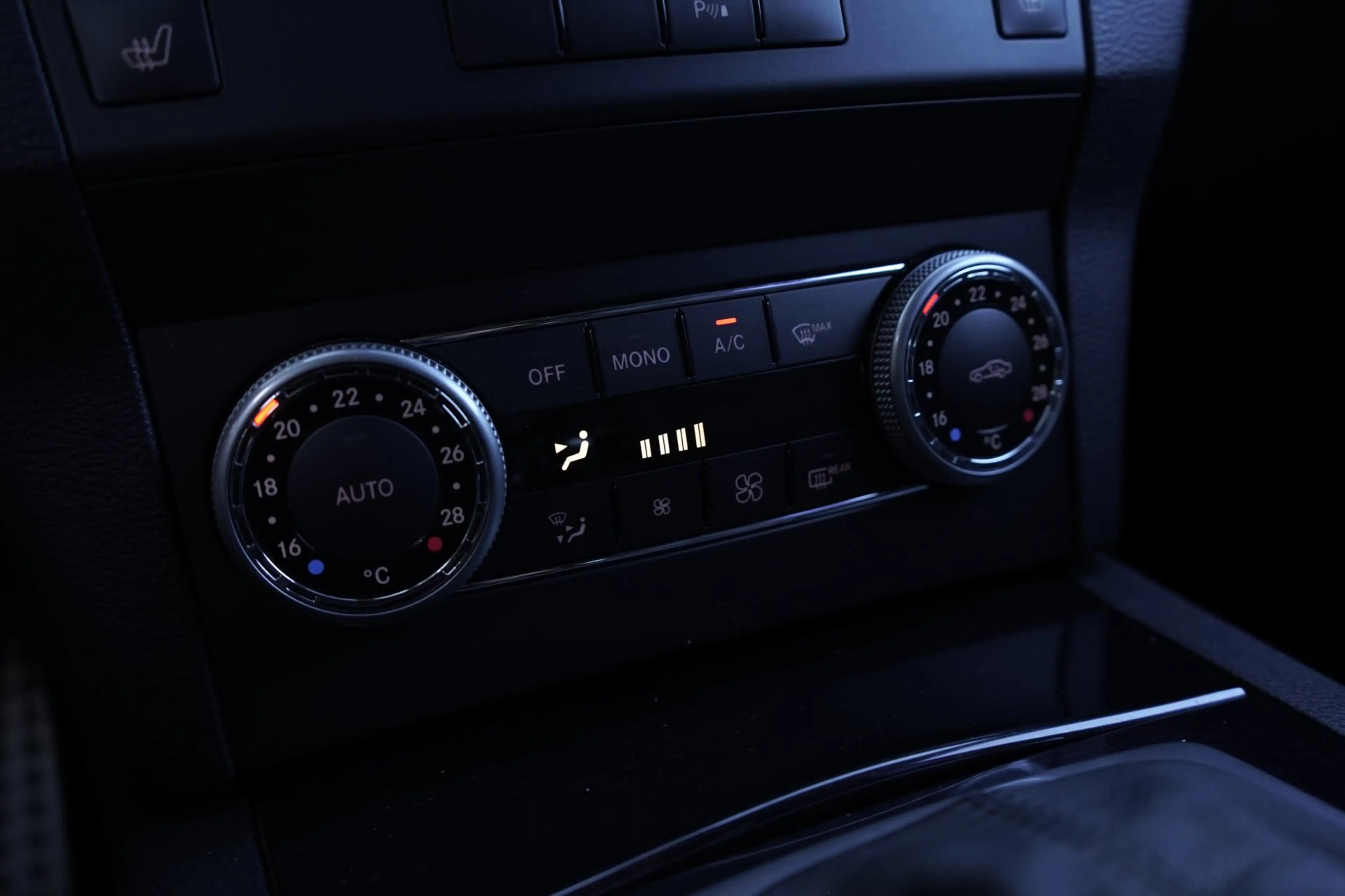 Mercedes-Benz GLK 350 4-Matic 272pk, Leder, Trekhaak — photo 17