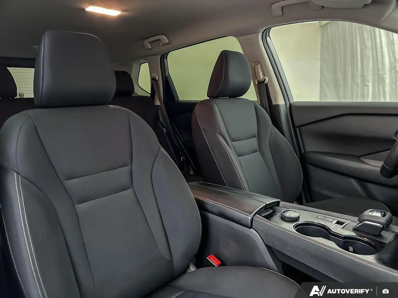 Nissan Rogue fotografie Nissan Rogue