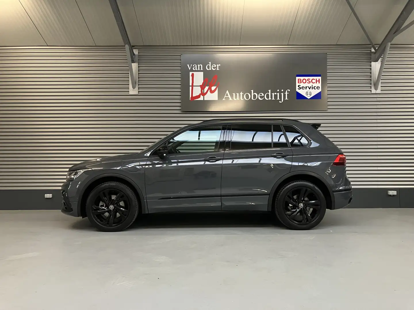 Volkswagen Tiguan 1.4 TSI PHEV R-LINE/BLACK STYLE/360 CAM/TREKHAAK/K Grijs - 2