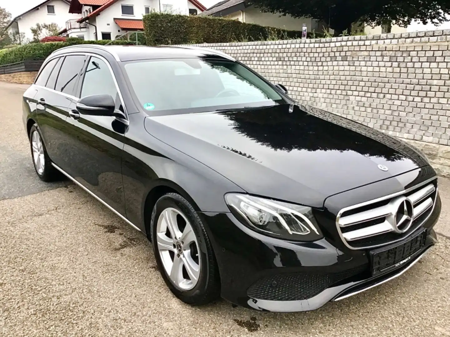 Mercedes-Benz E 200 d T-Mod.AVANTGARDE 9G-Tr. NAVI*LED*WR*SR ! Schwarz - 1