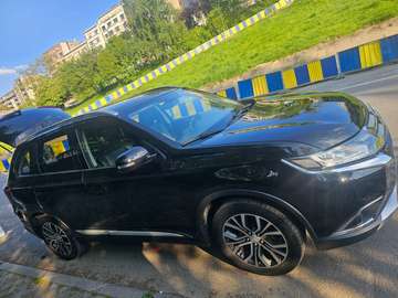 Outlander 2.2 DI-D 4WD Intense Premium