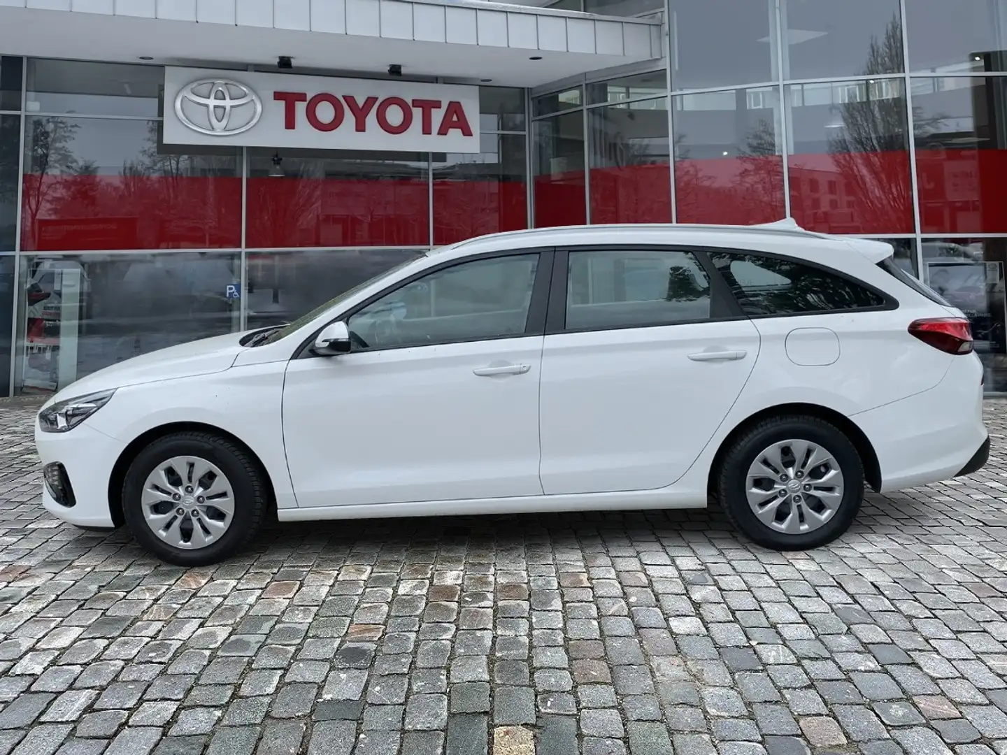 Hyundai i30 cw 1.0 T-GDI Trend FLA SpurH LM KAM 2xKlima Weiß - 2