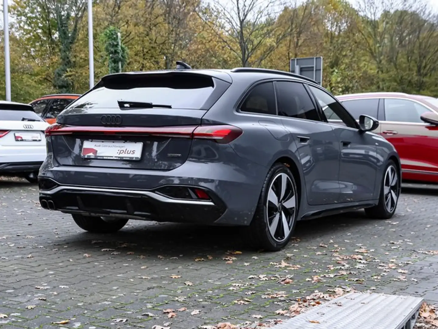 Audi A5 Avant TDI quattro S line Edition One Pano AHK L... Grau - 2