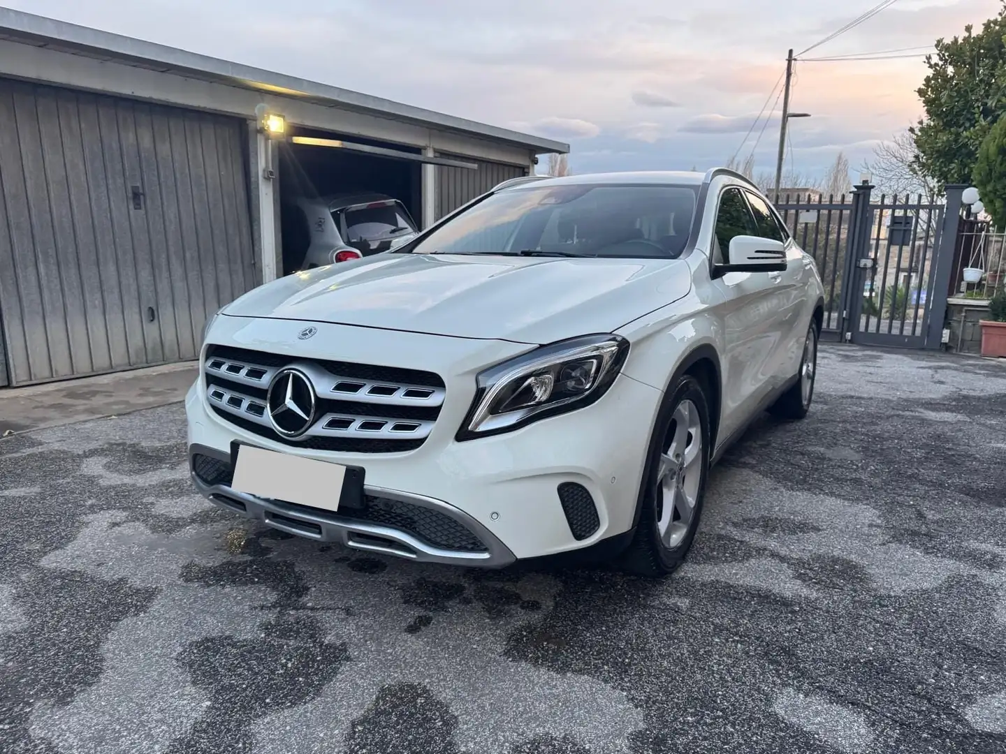 Mercedes-Benz GLA 180 Premium auto - 1
