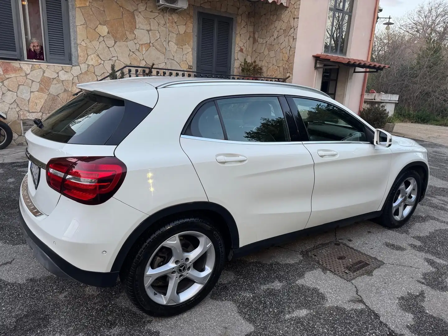 Mercedes-Benz GLA 180 Premium auto - 2