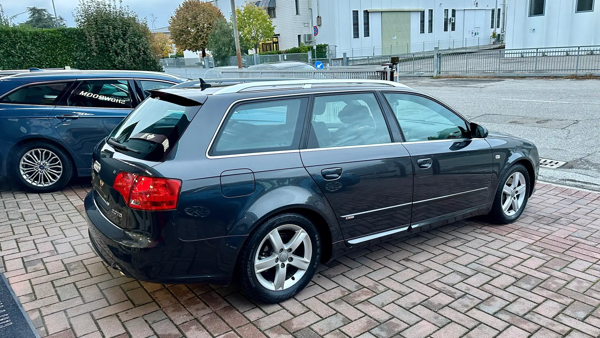Audi A4 Avant 2.0 TDi 170CV 16V FAP S-Line Sport Grigio - 2