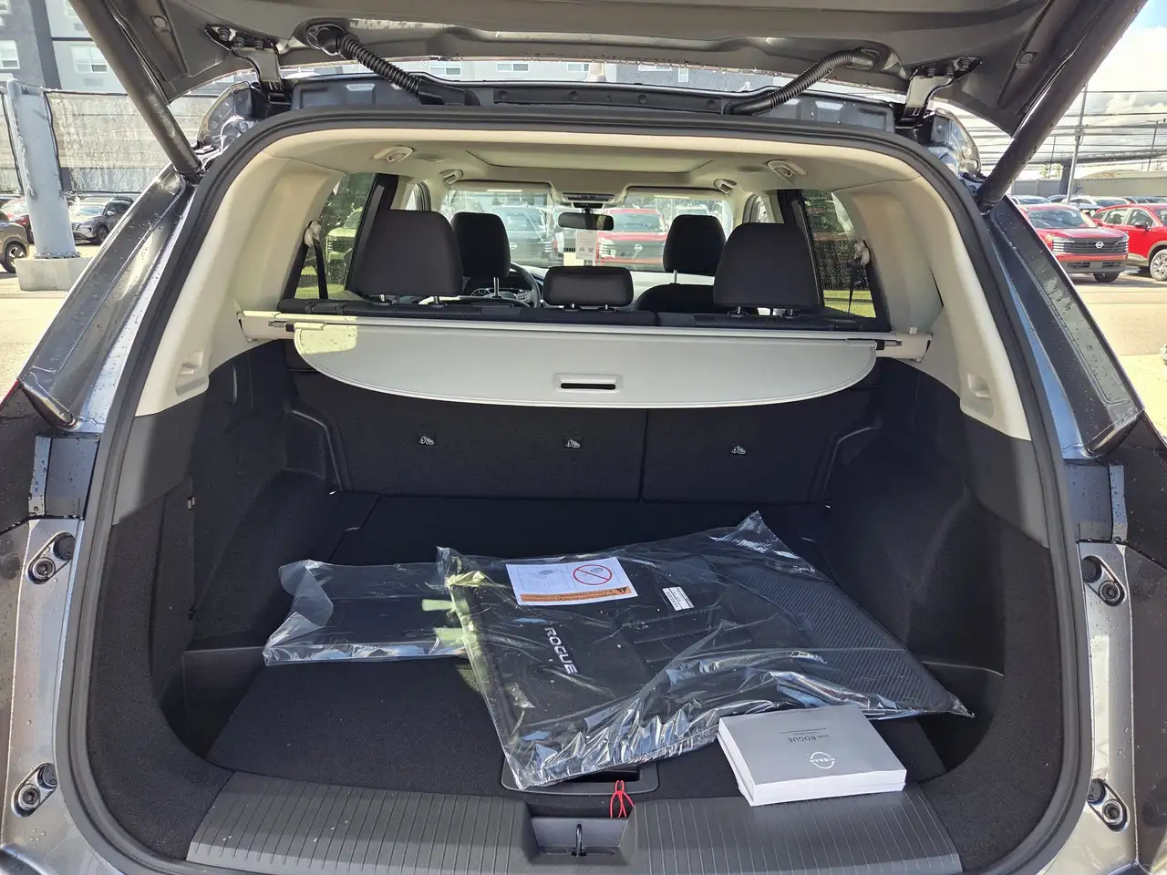 Nissan Rogue снимка Nissan Rogue