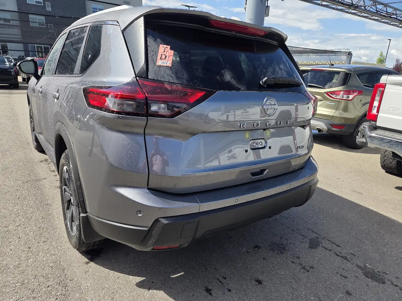 Nissan Rogue снимка Nissan Rogue