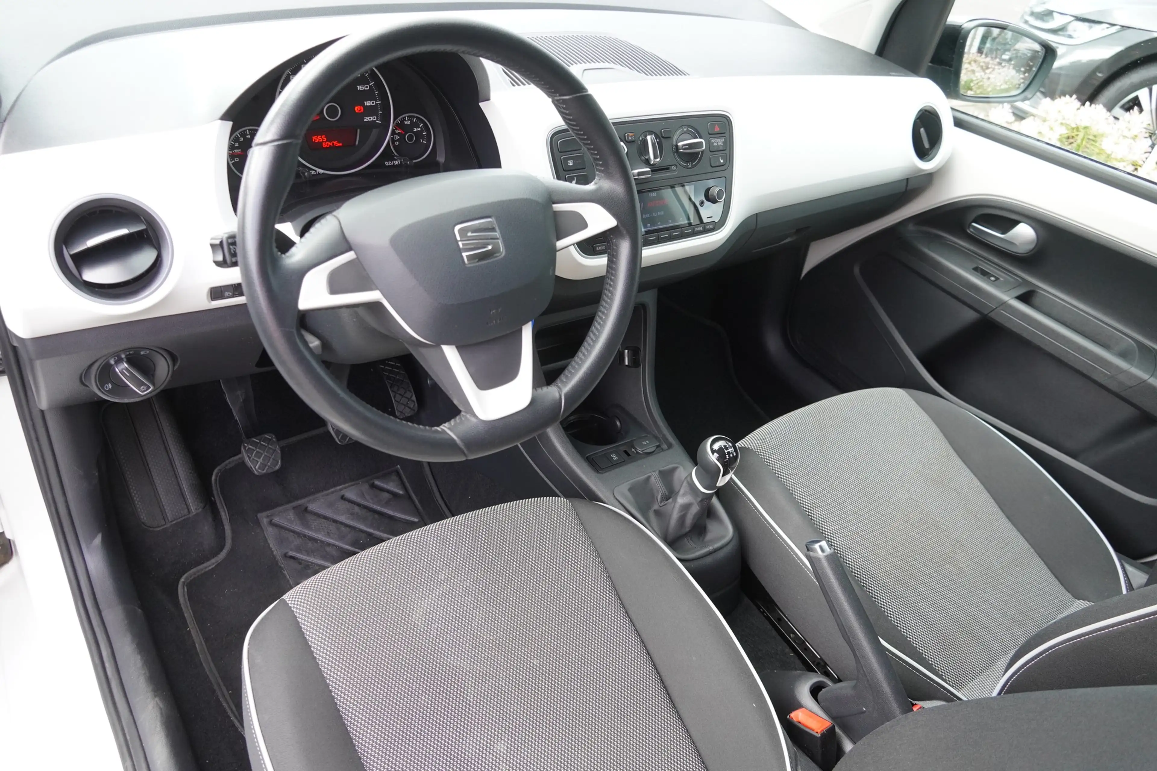 SEAT Mii 1.0 Chic Sitzheizung PDC Klima USB Bluetooth — photo 9