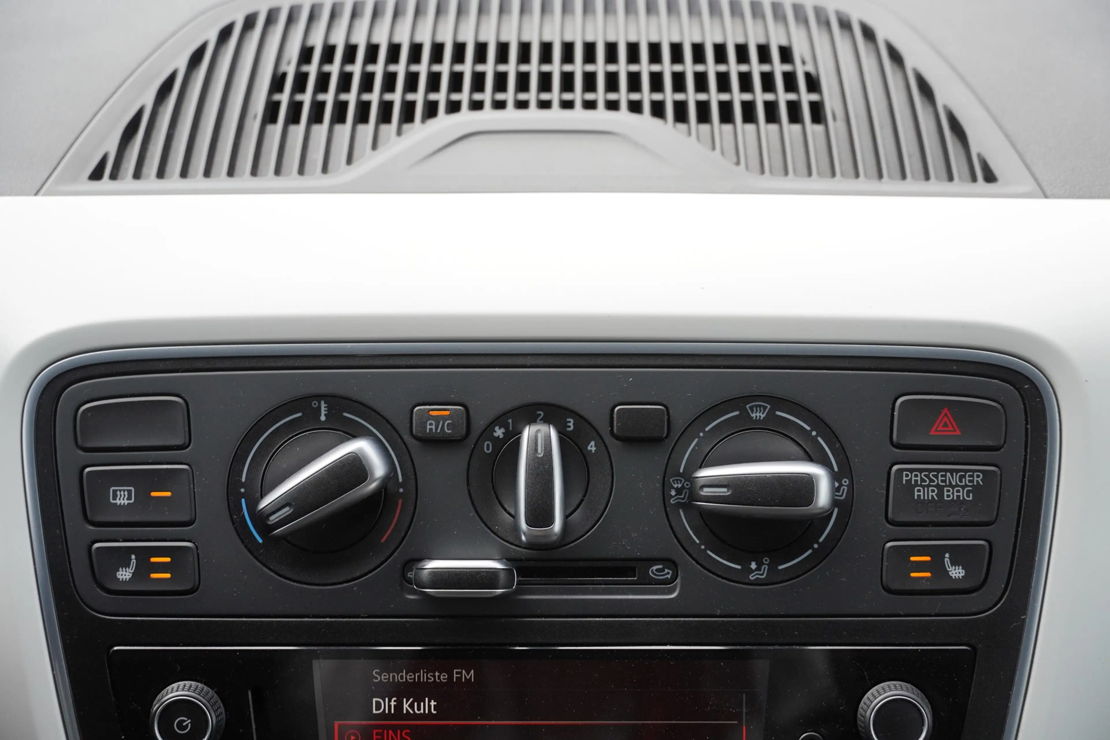 SEAT Mii 1.0 Chic Sitzheizung PDC Klima USB Bluetooth — photo 12