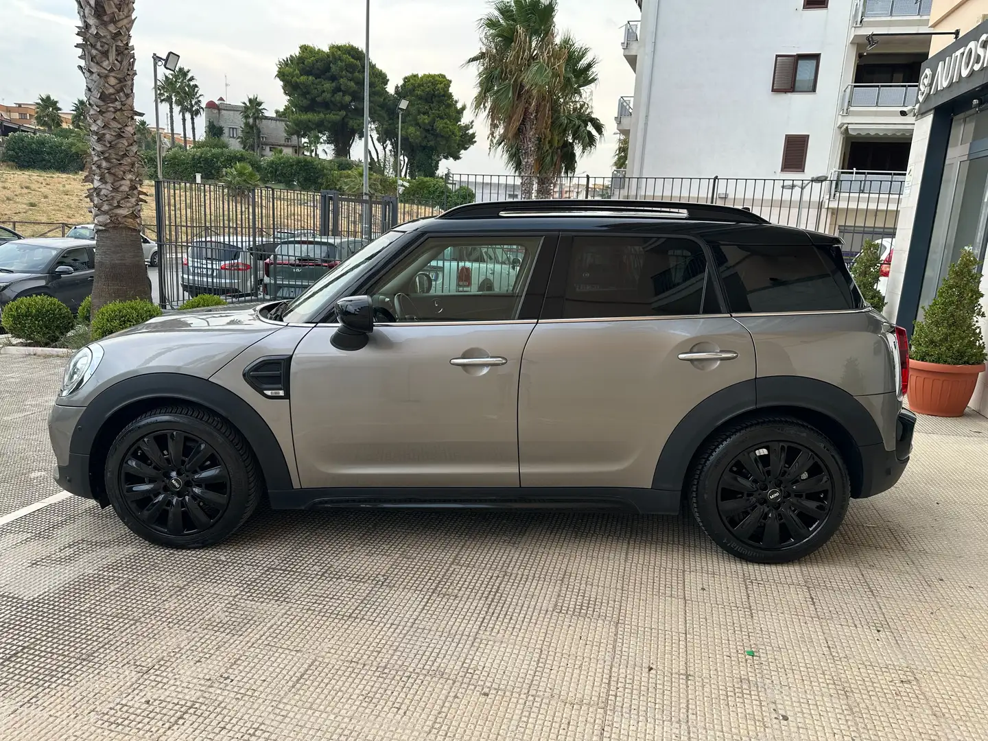 MINI Cooper D Countryman Mini Countryman F60 2.0 Hype auto Gris - 2