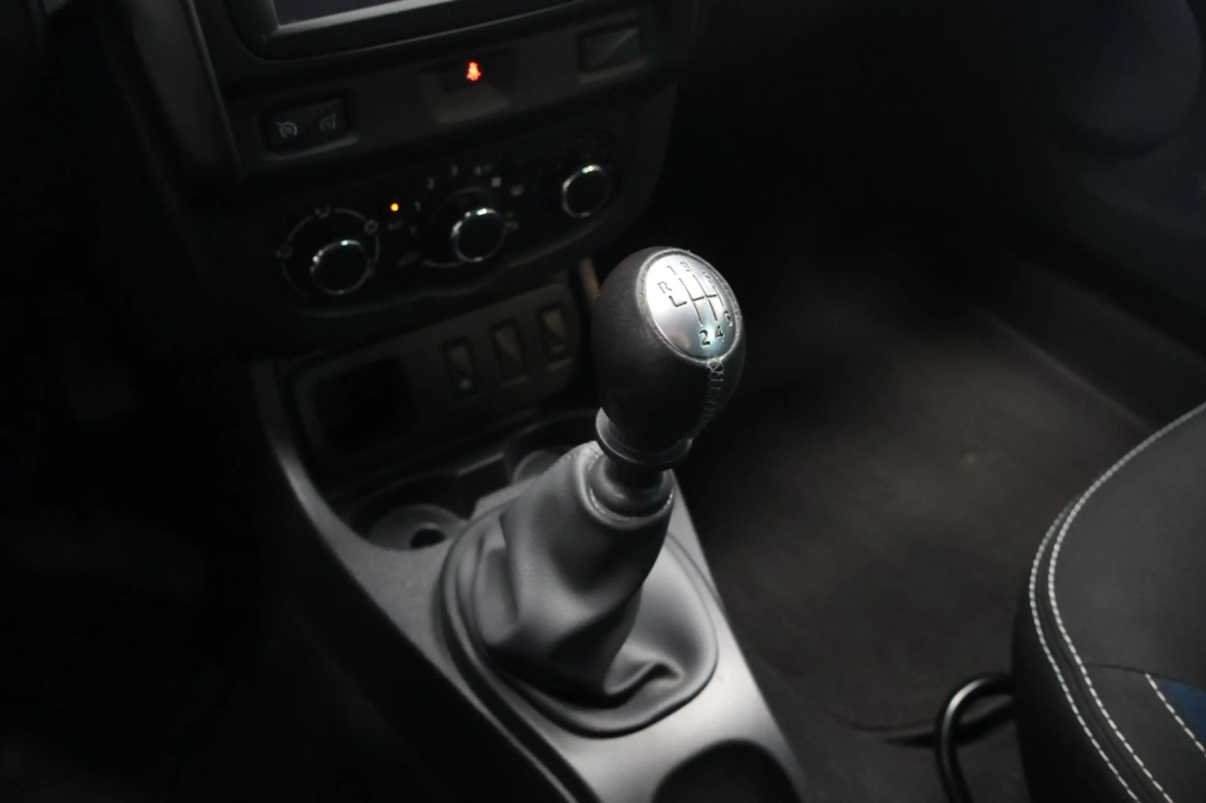 Dacia Duster 1.2 TCe 4x2 10th Anniversary | Trekhaak | Cruise C — photo 18
