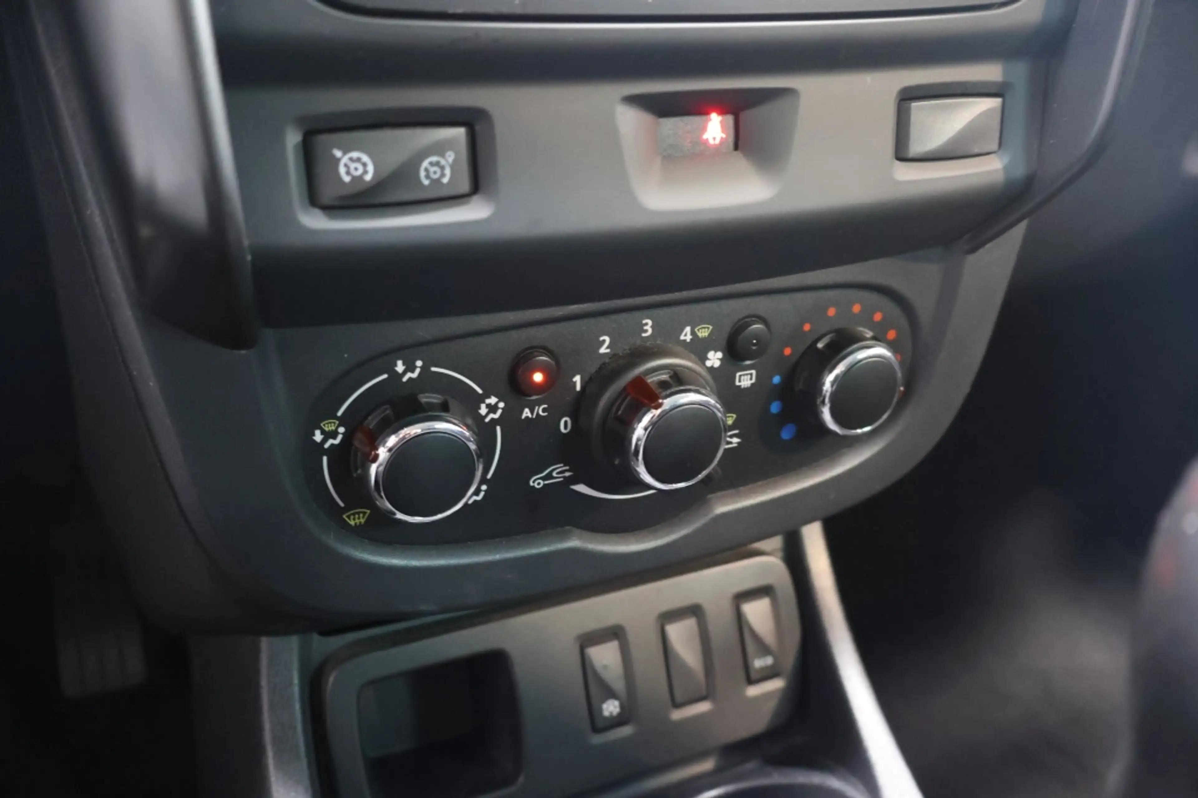 Dacia Duster 1.2 TCe 4x2 10th Anniversary | Trekhaak | Cruise C — photo 17