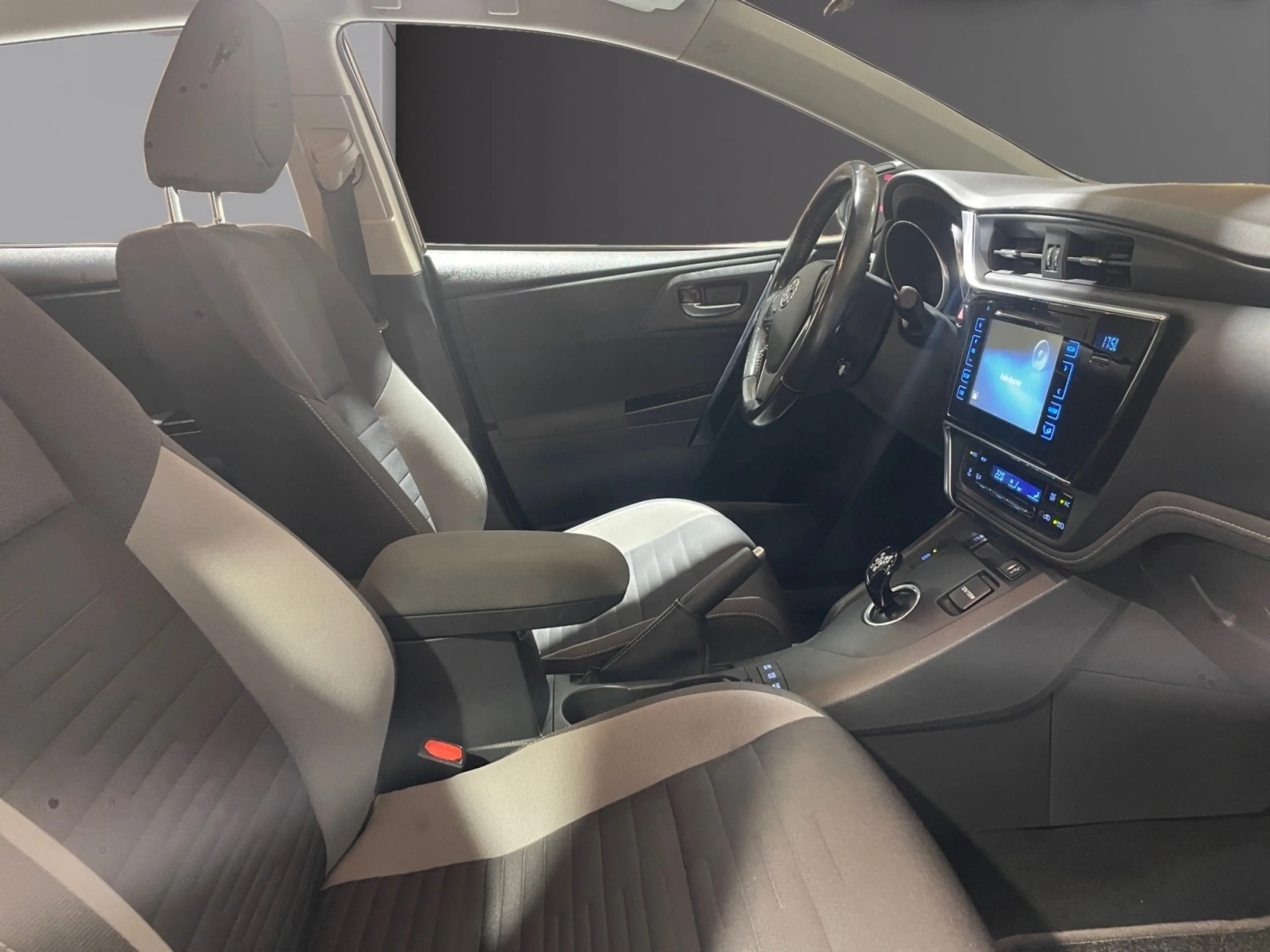 Toyota Auris Auris 1.8 (Hybrid) Cool — photo 13