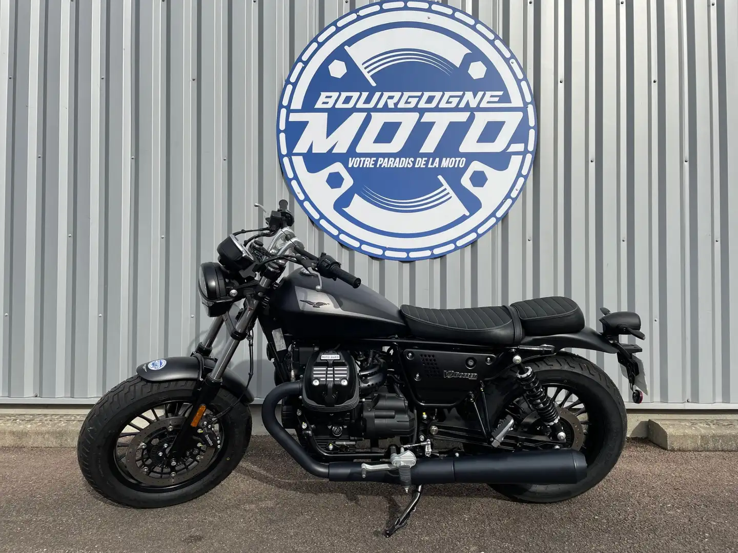 Moto Guzzi V 9 Negro - 1