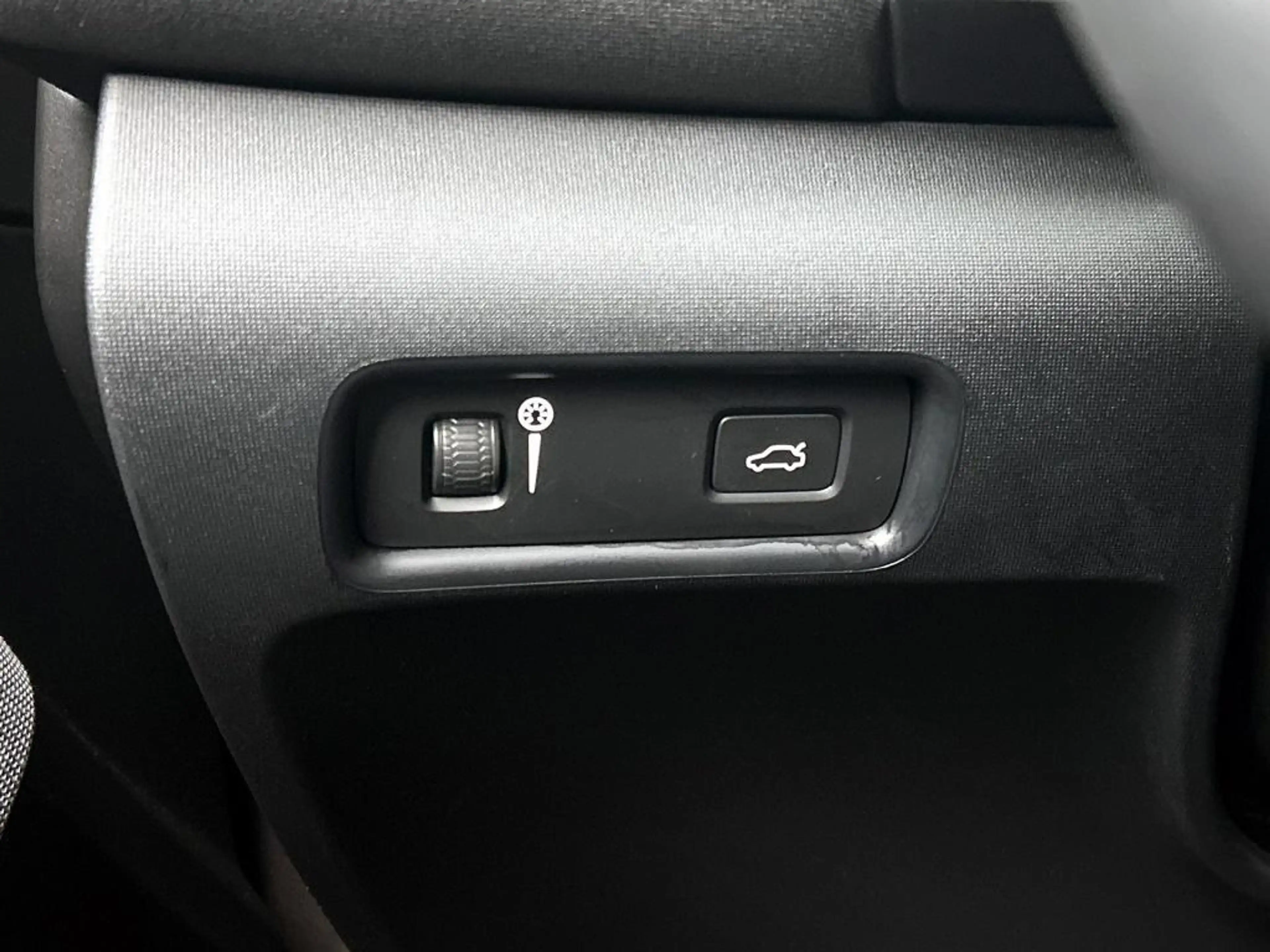 Polestar 2 Standard Range Single Motor 63kWh — photo 14