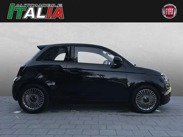 Fiat 500E view 3