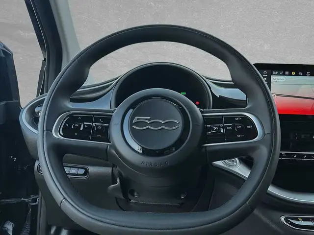 Fiat 500E view 11