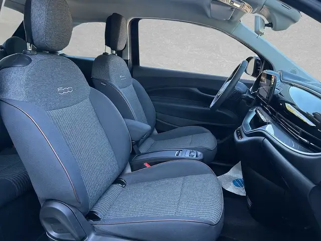 Fiat 500E view 6