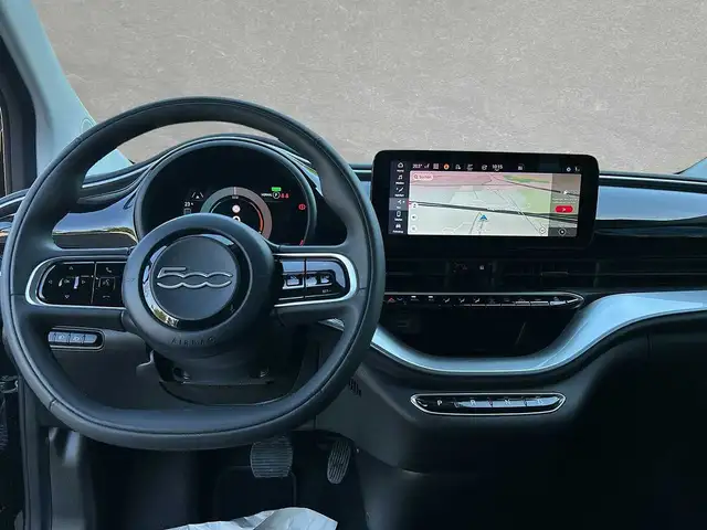 Fiat 500E view 7