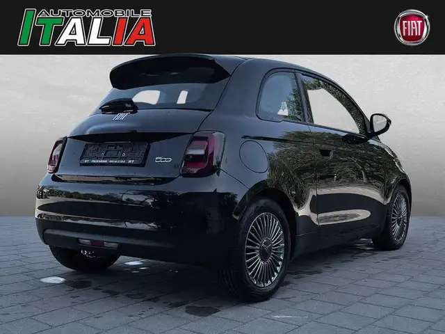 Fiat 500E view 2