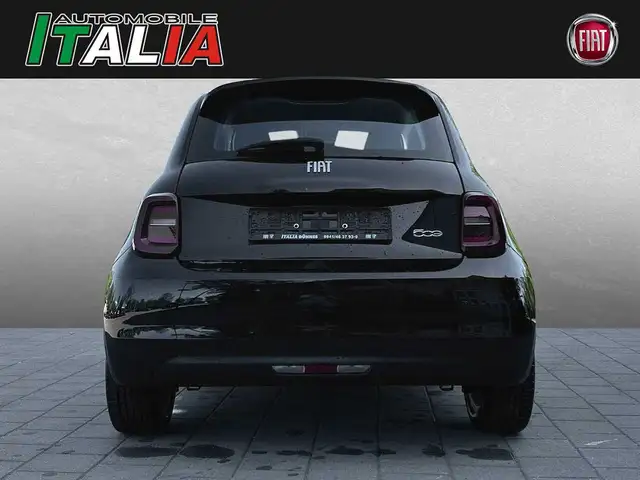 Fiat 500E view 4