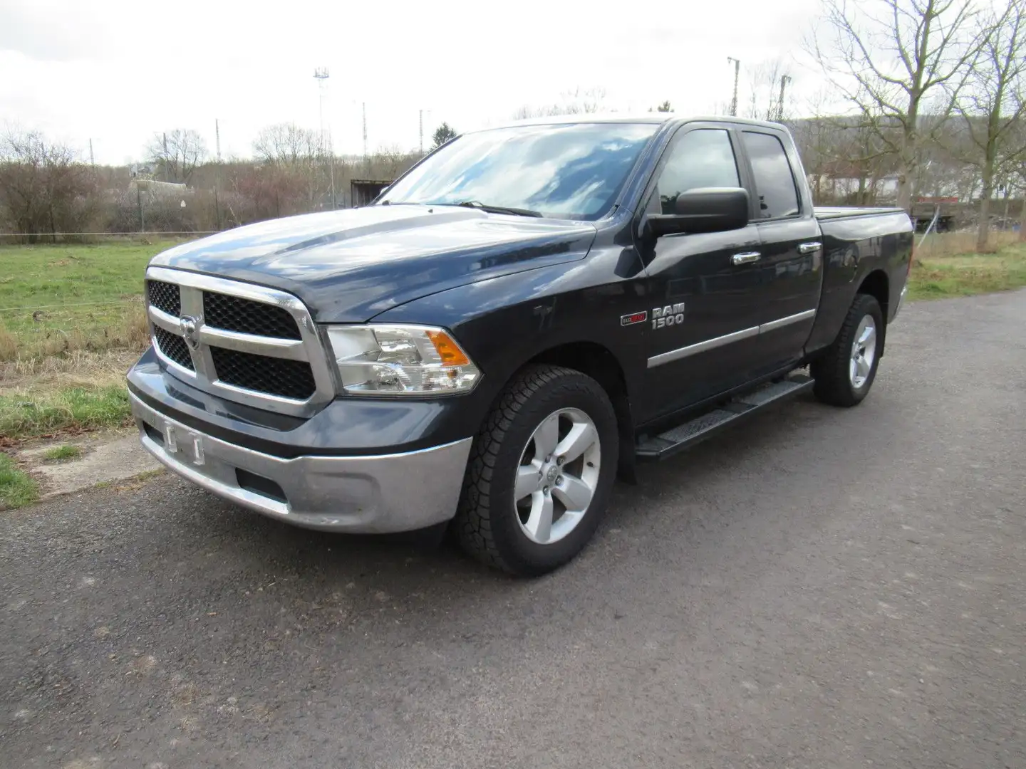 Dodge RAM 1500 4x4 SLT 3LEcoD 2.Hd/Aut./Klima/AHK Schwarz - 1