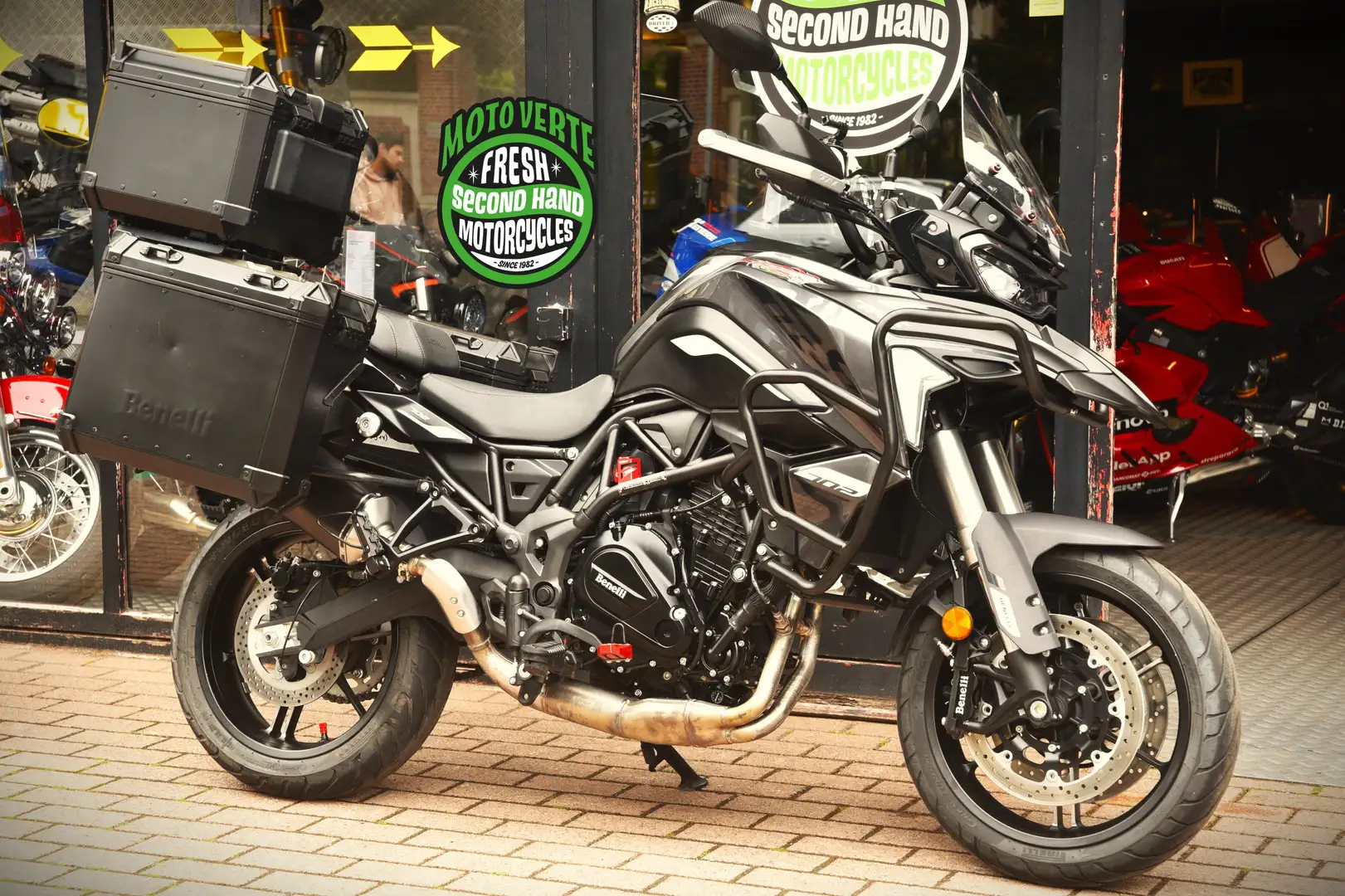 Benelli TRK 702 ***MOTO VERTE*** Noir - 1