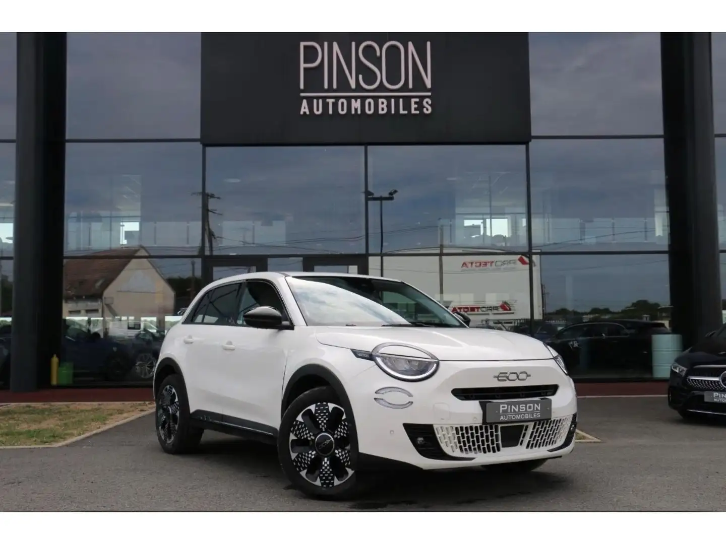 Fiat 600 Fiat 600 1.2 Hybrid - 100 - BV DCT  2023 BERLINE L Blanc - 1
