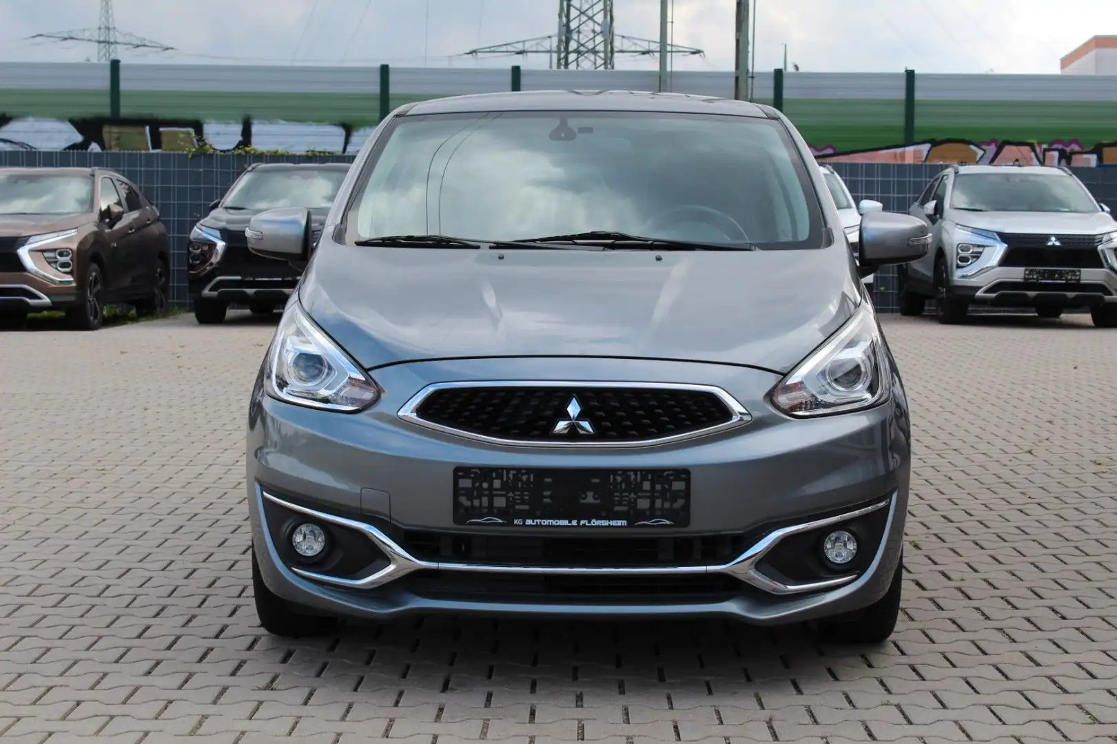 Mitsubishi Space Star 1.2 Top Grau - 2