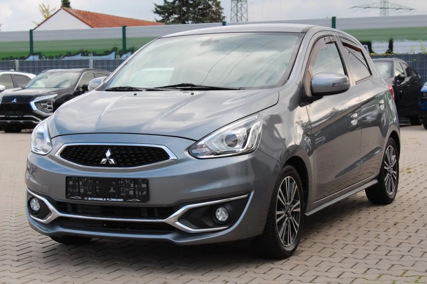 Mitsubishi Space Star 1.2 Top Grau - 1