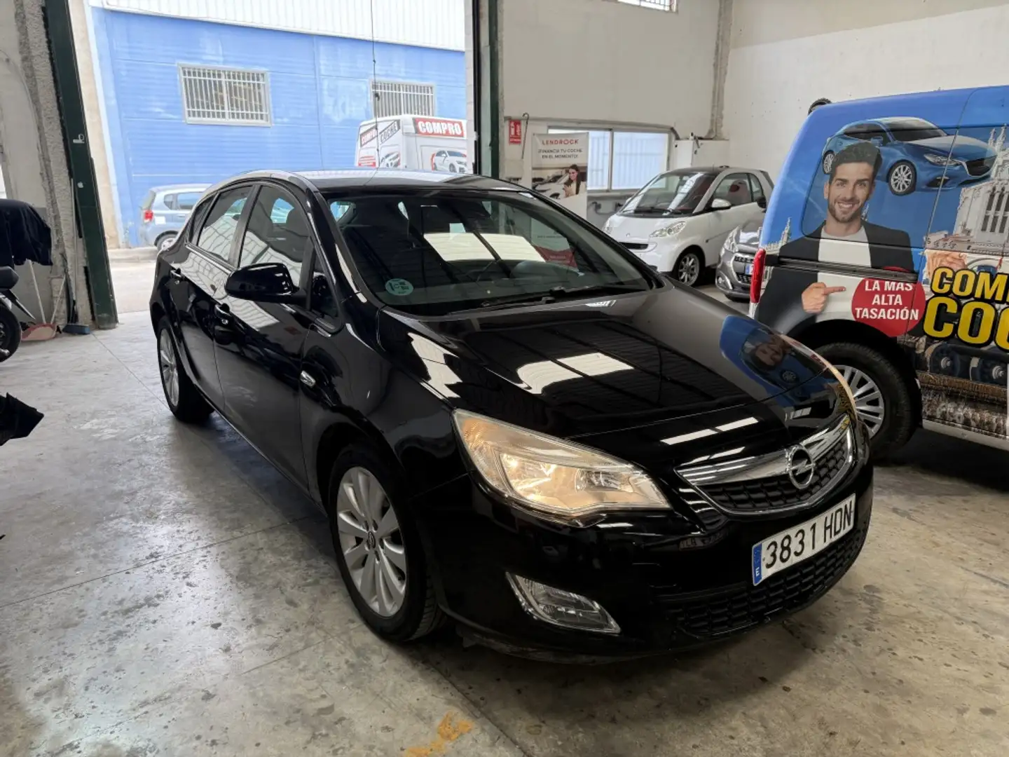 Opel Astra 1.6 Cosmo Schwarz - 2