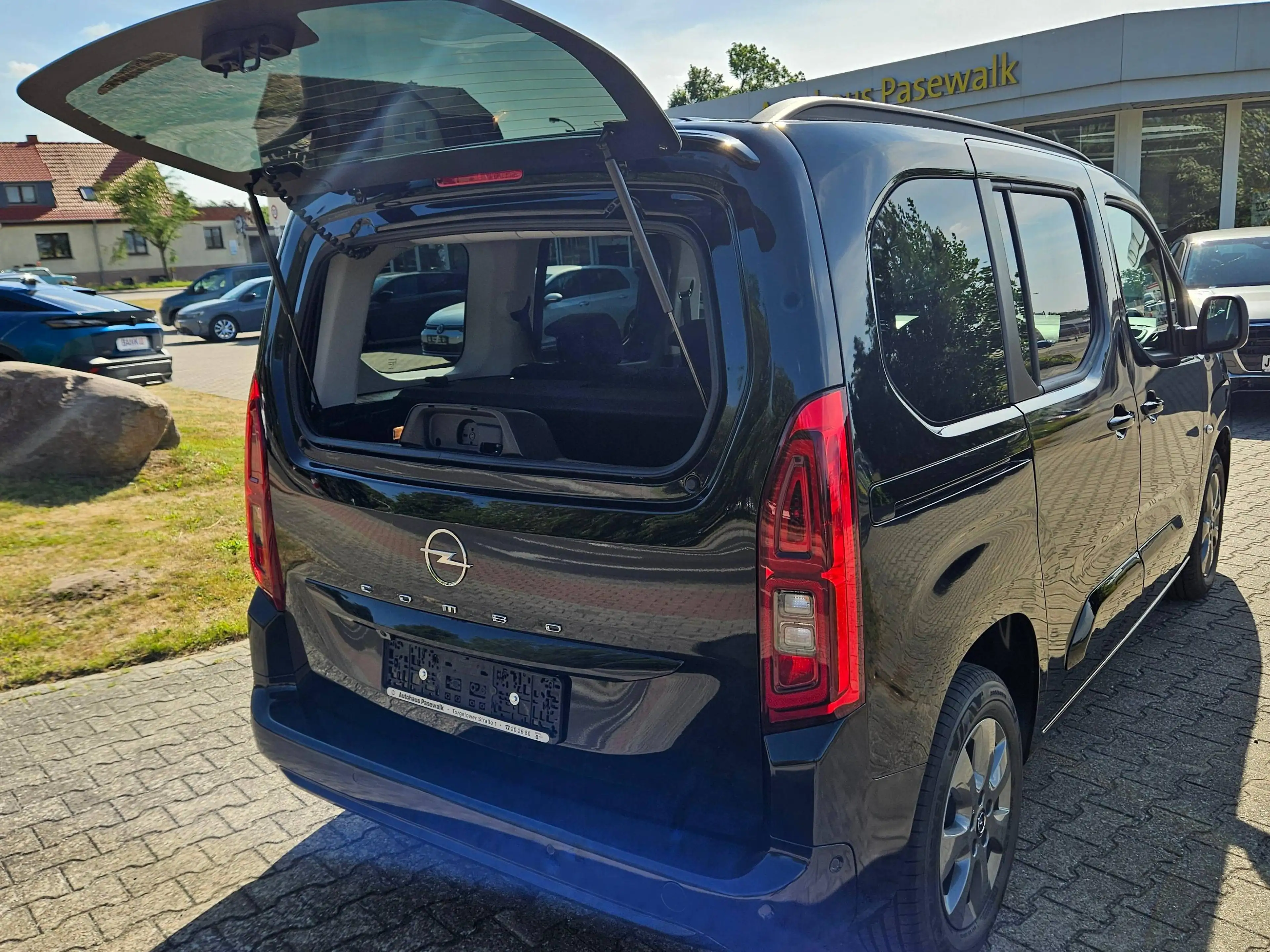 Opel Combo Life GS 1.5 D 96kW AHK P-Dach NAVI LED Winter Keyless — photo 10